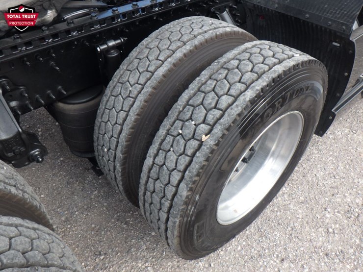 2020-volvo-vnl-760-image-7