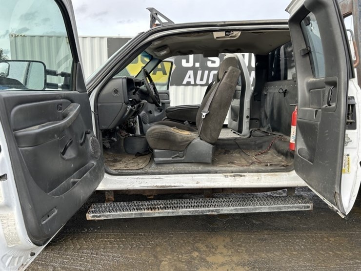 2006-chevrolet-silverado-3500-image-25