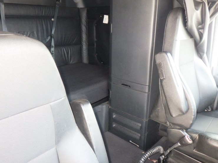 2024-freightliner-cascadia-126-image-5