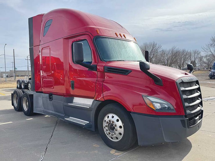 2018-freightliner-cascadia-126-image-1