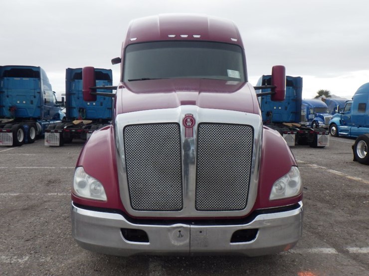 2015-kenworth-t680-image-2