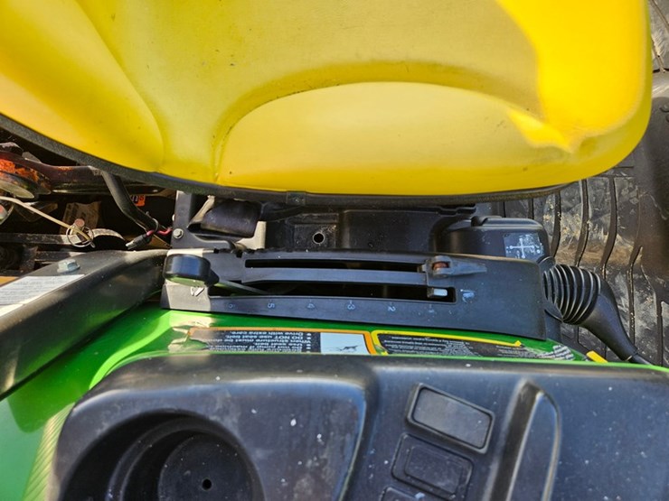 john-deere-3320-image-26