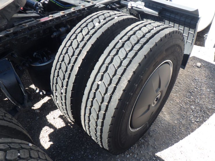 2024-freightliner-cascadia-126-image-7