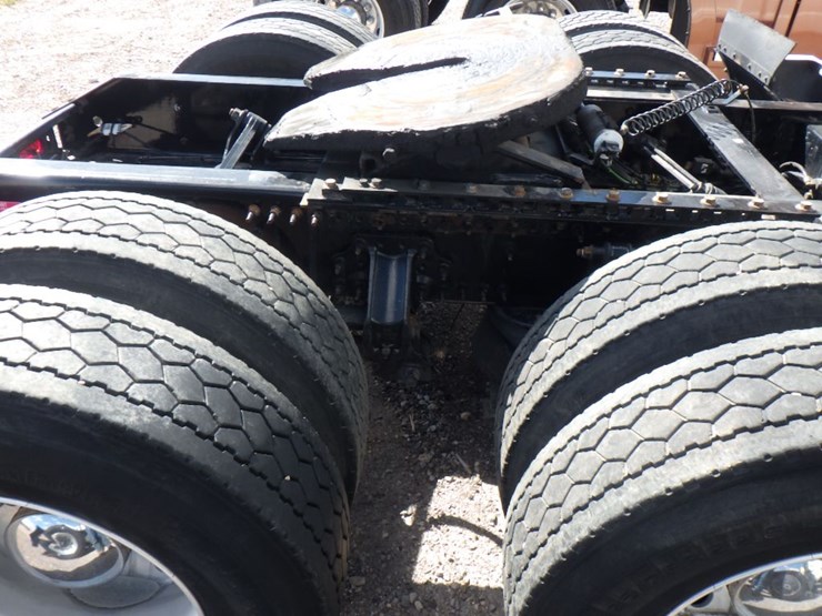 2023-volvo-vnl-760-image-8