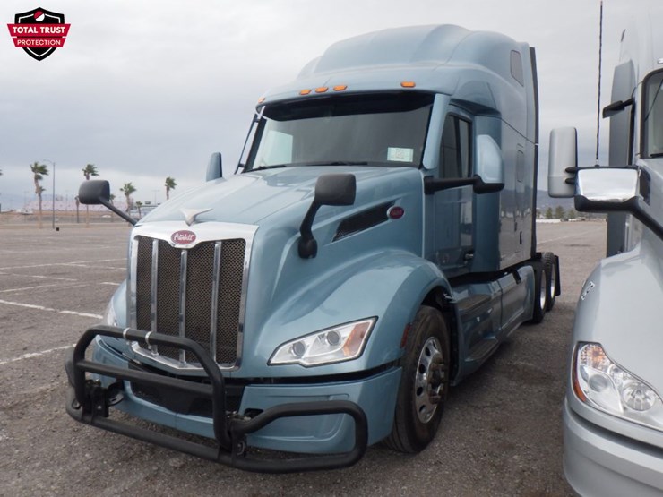2022-peterbilt-579-image-1