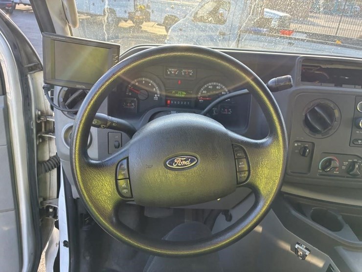 2010-ford-e350-image-12