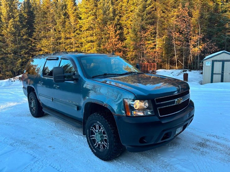 2010-chevrolet-suburban-image-7
