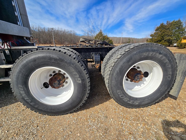 1997-peterbilt-377-image-67