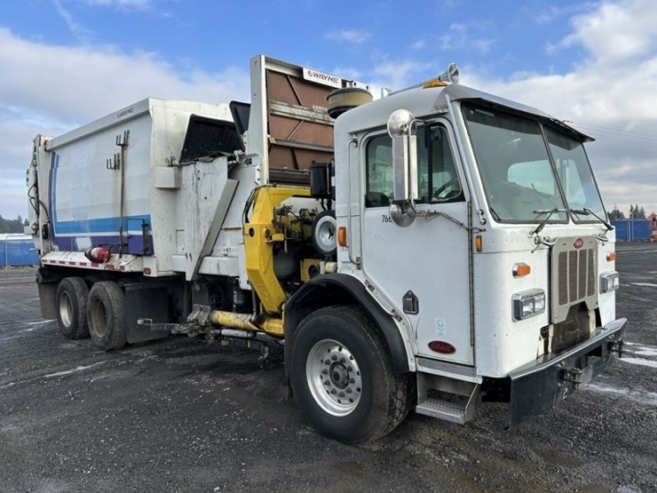 2014-peterbilt-320-image-7