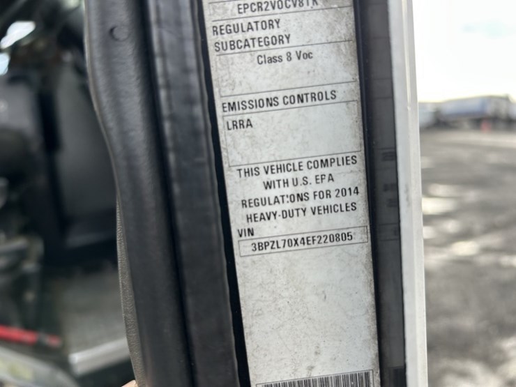 2014-peterbilt-320-image-17