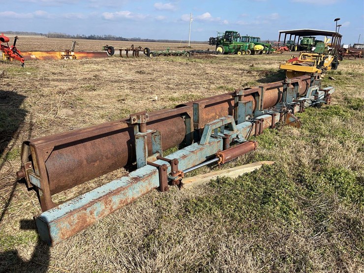 bell-8-row-folding-3pt-roller-image-1