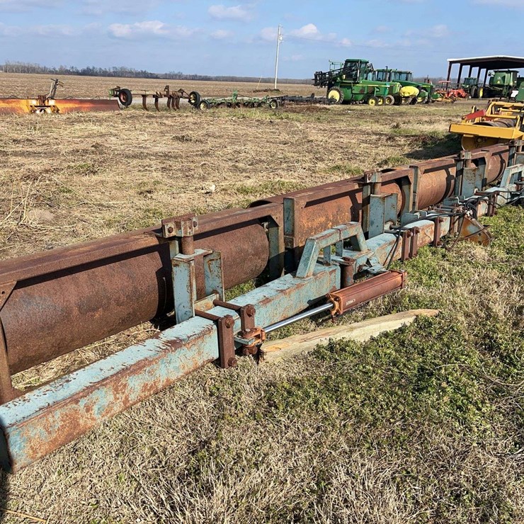 Bell 8 Row Folding 3Pt Roller