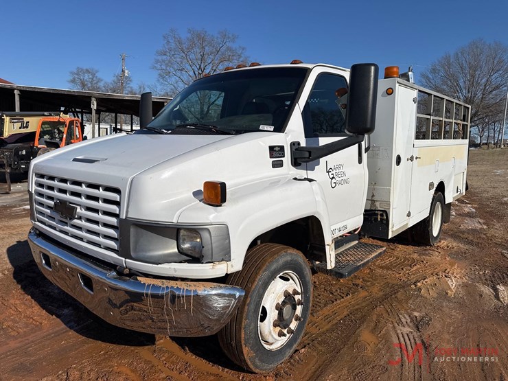 2005-chevrolet-c5500-flatbed-truck-image-4
