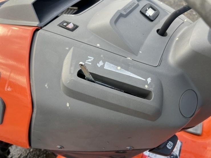 husqvarna-yth22v46-ride-on-lawn-mower-image-15