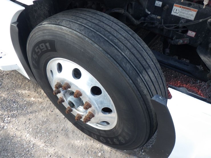 2024-freightliner-cascadia-126-image-28