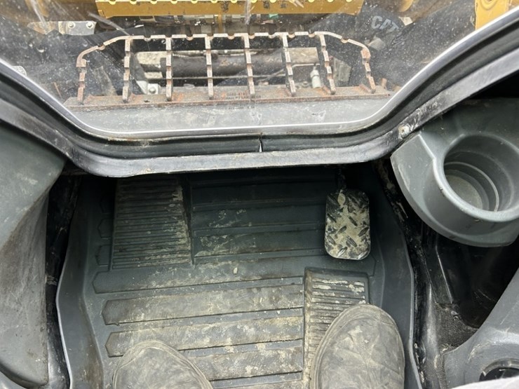 2021-caterpillar-289d3-image-36