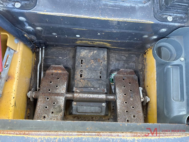 new-holland-l230-image-18