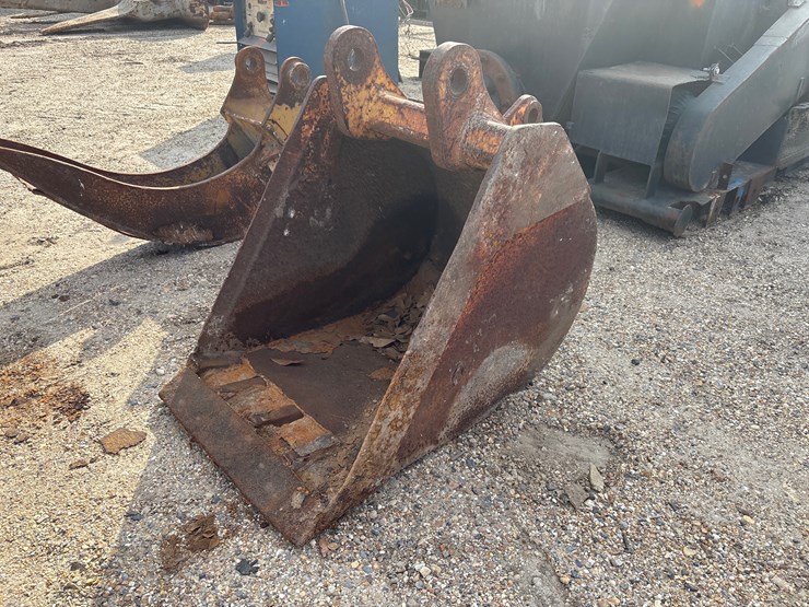 #3551-•-24in-digging-bucket-image-2