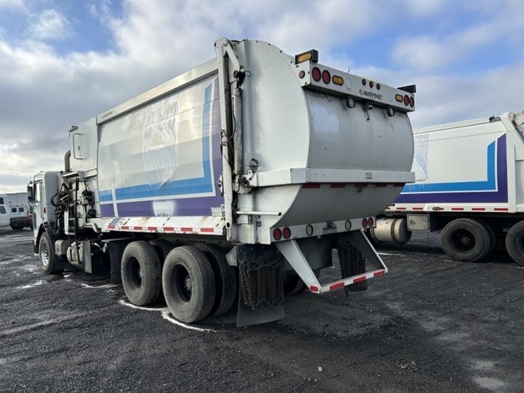 2014-peterbilt-320-image-3