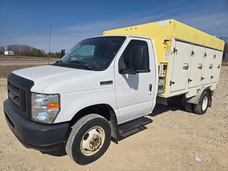 2019-ford-e450-image-2