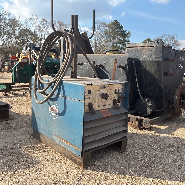 #3549 • MILLER SRH-222 WELDING MACHINE