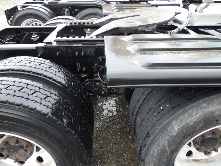 2017-peterbilt-579-image-5