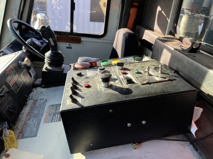 2013-mack-leu612-image-39