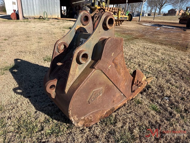 hensly-32"-excavator-tooth-bucket-image-2