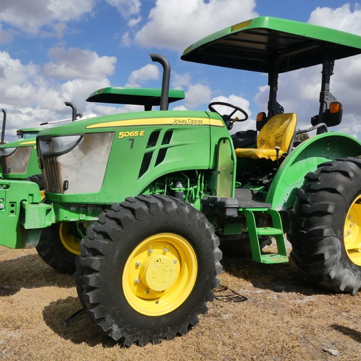 JOHN DEERE 5065E