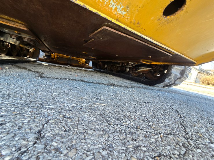 2012-deere-329d-image-40