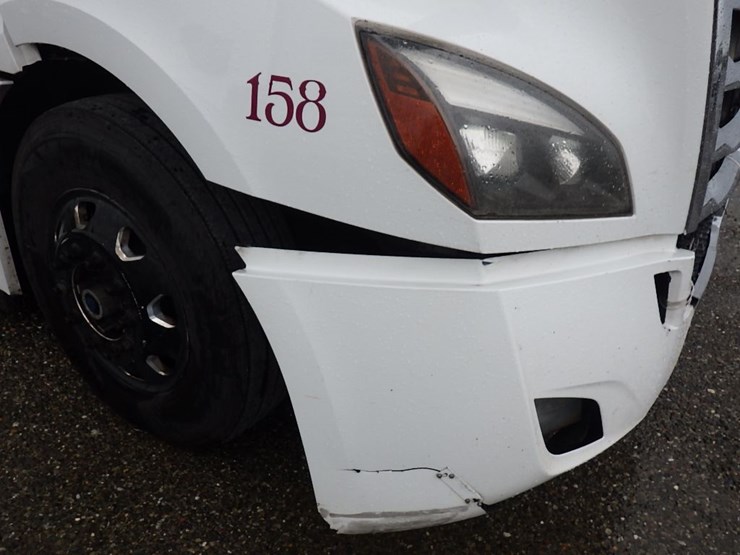 2020-freightliner-cascadia-126-image-7