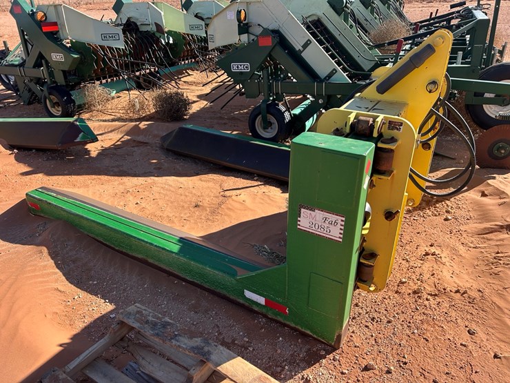 #44-•-sm-fab-bale-carrier-image-1