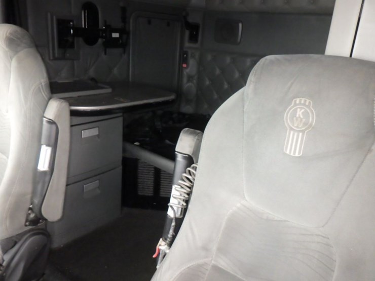 2015-kenworth-t680-image-23