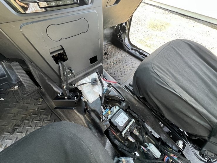 2024-ford-explorer-image-30