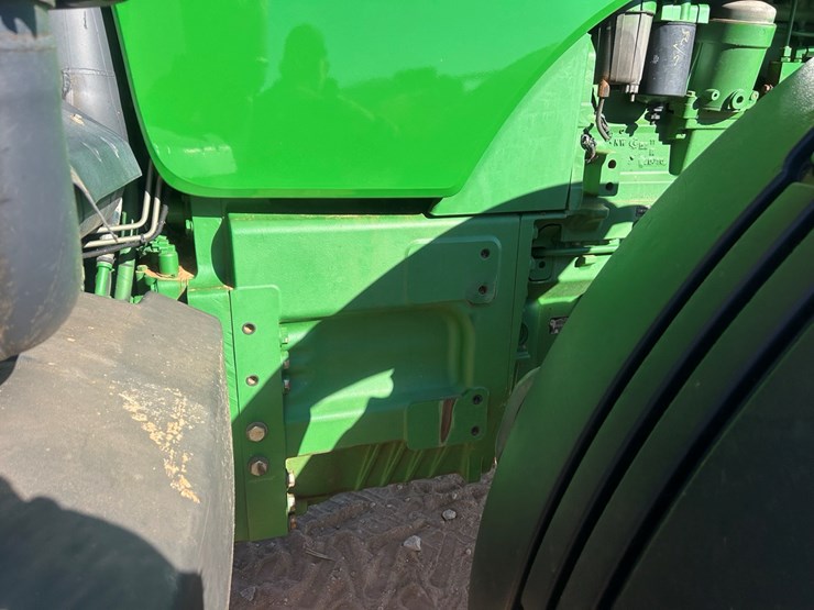 2010-john-deere-8320r-image-14