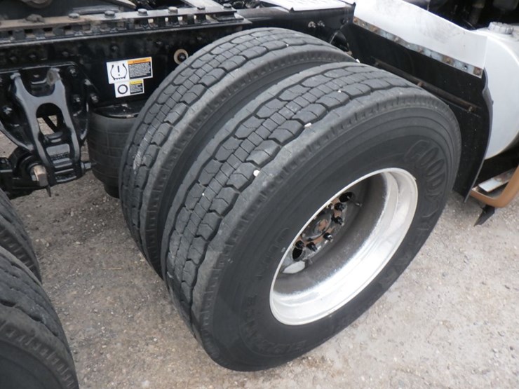 2022-kenworth-t680-image-5