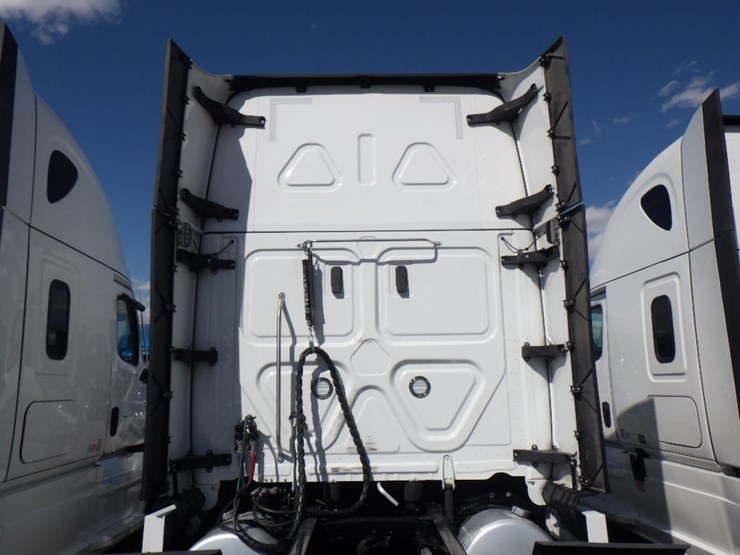 2024-freightliner-cascadia-126-image-10