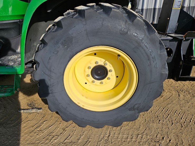 john-deere-3320-image-15
