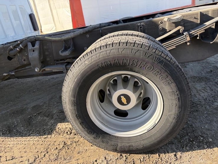 2011-chevrolet-3500-image-5