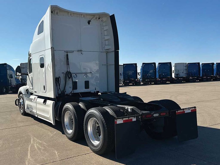 2022-peterbilt-579-image-4