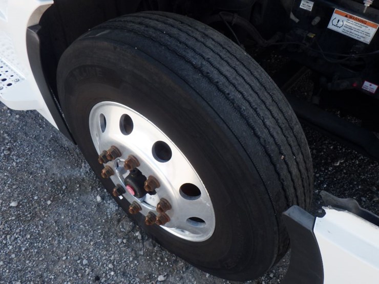 2024-freightliner-cascadia-126-image-27