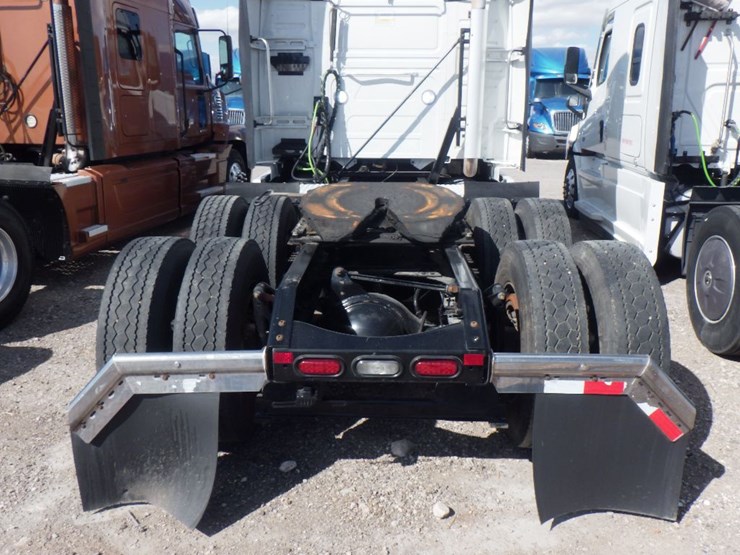 2023-volvo-vnl-760-image-12