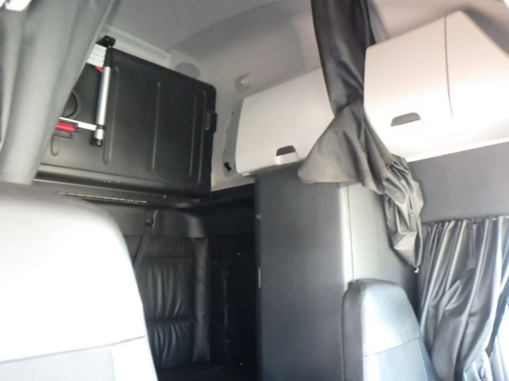 2024-freightliner-cascadia-126-image-4