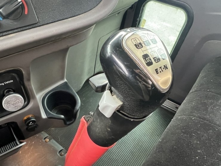 2017-peterbilt-389-image-33