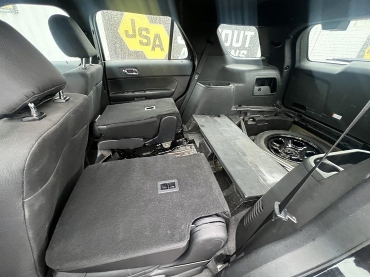 2017-ford-explorer-image-22