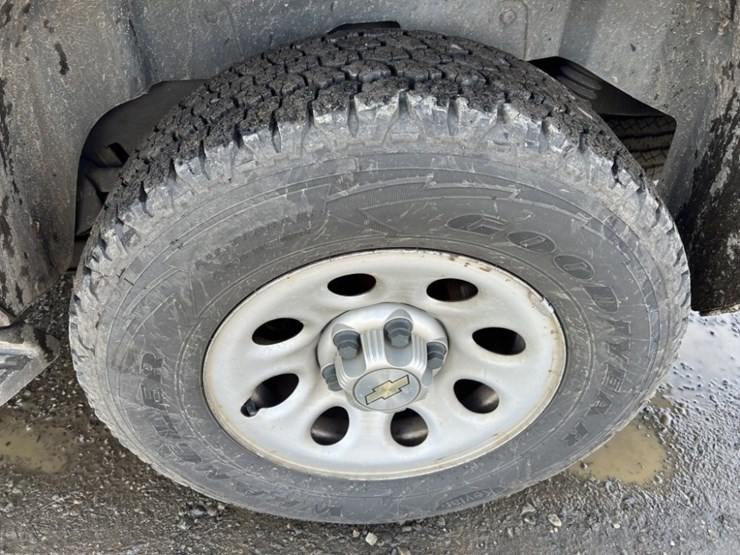 2012-chevrolet-tahoe-image-19