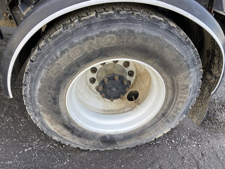 2005-freightliner-fc80-image-11