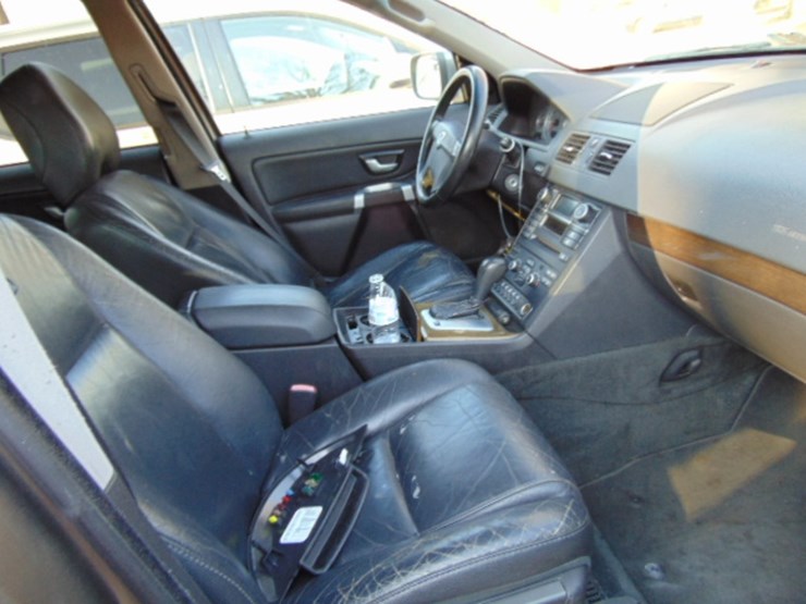 2010-volvo-xc90-image-5