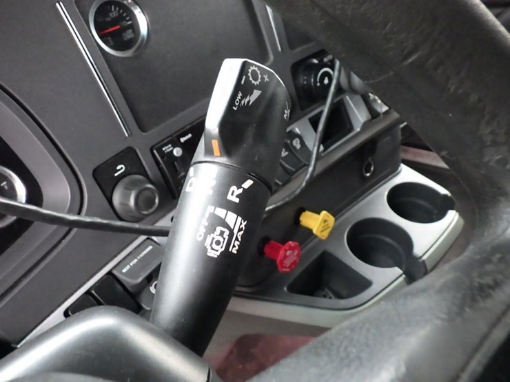 2022-kenworth-t680-image-23