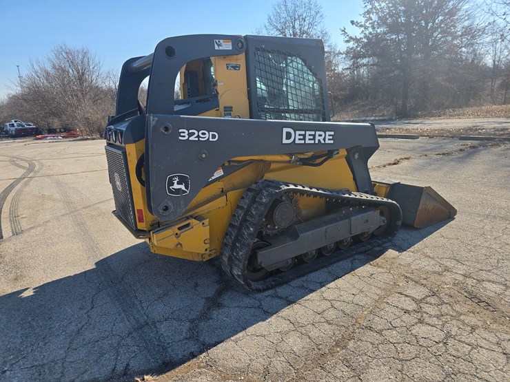2012-deere-329d-image-11